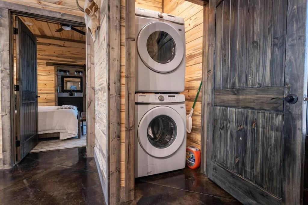 The Blaylock Cabin, 2 King, Hot Tub, Pet Friendly! Broken Bow Esterno foto