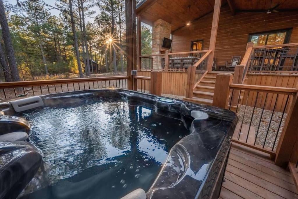 The Blaylock Cabin, 2 King, Hot Tub, Pet Friendly! Broken Bow Esterno foto