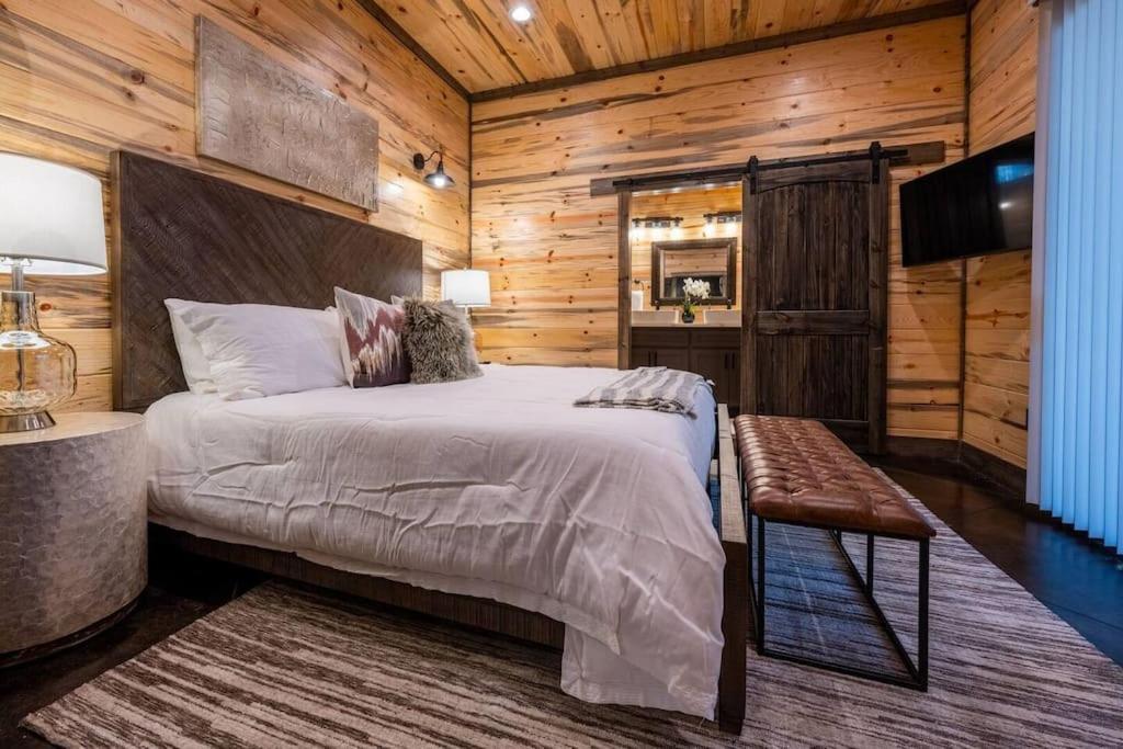 The Blaylock Cabin, 2 King, Hot Tub, Pet Friendly! Broken Bow Esterno foto
