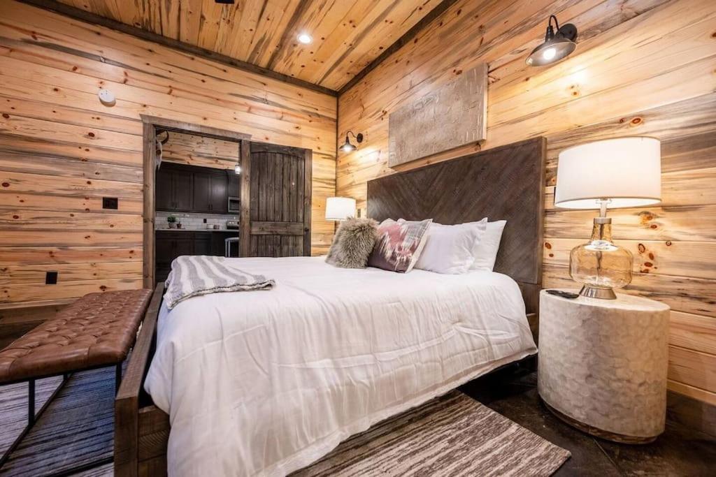 The Blaylock Cabin, 2 King, Hot Tub, Pet Friendly! Broken Bow Esterno foto
