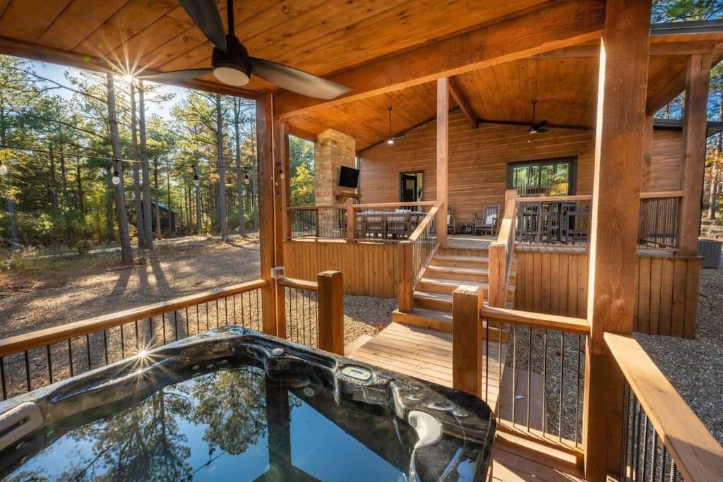 The Blaylock Cabin, 2 King, Hot Tub, Pet Friendly! Broken Bow Esterno foto