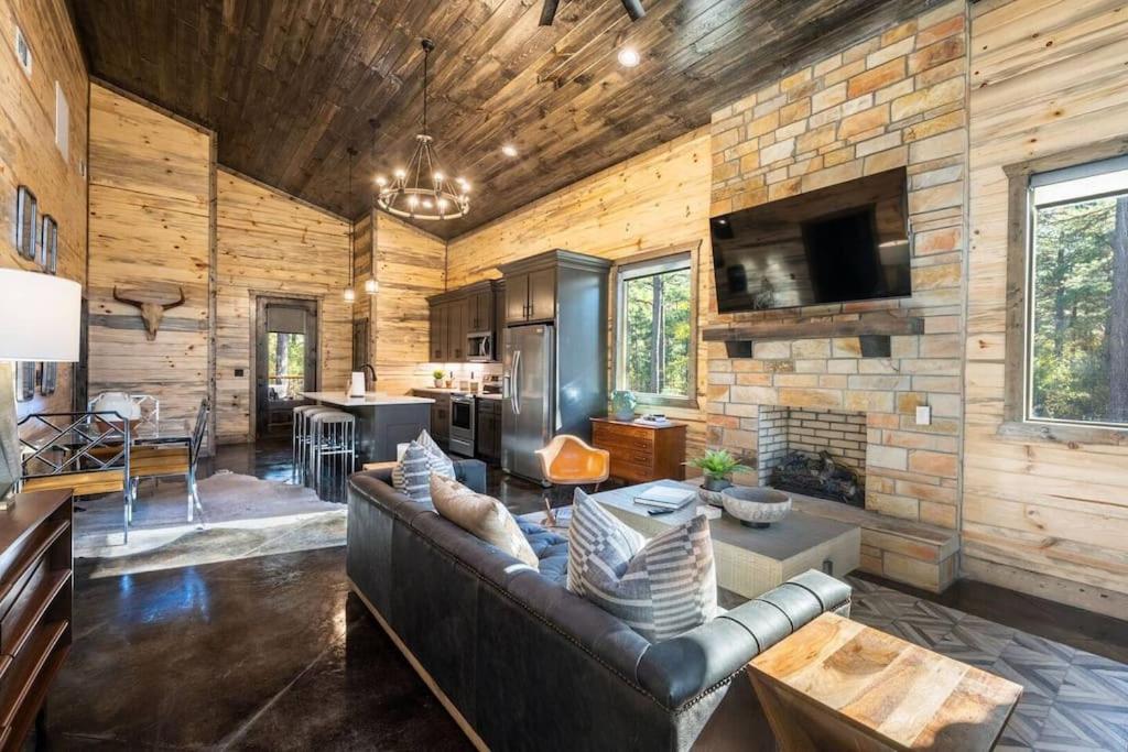 The Blaylock Cabin, 2 King, Hot Tub, Pet Friendly! Broken Bow Esterno foto