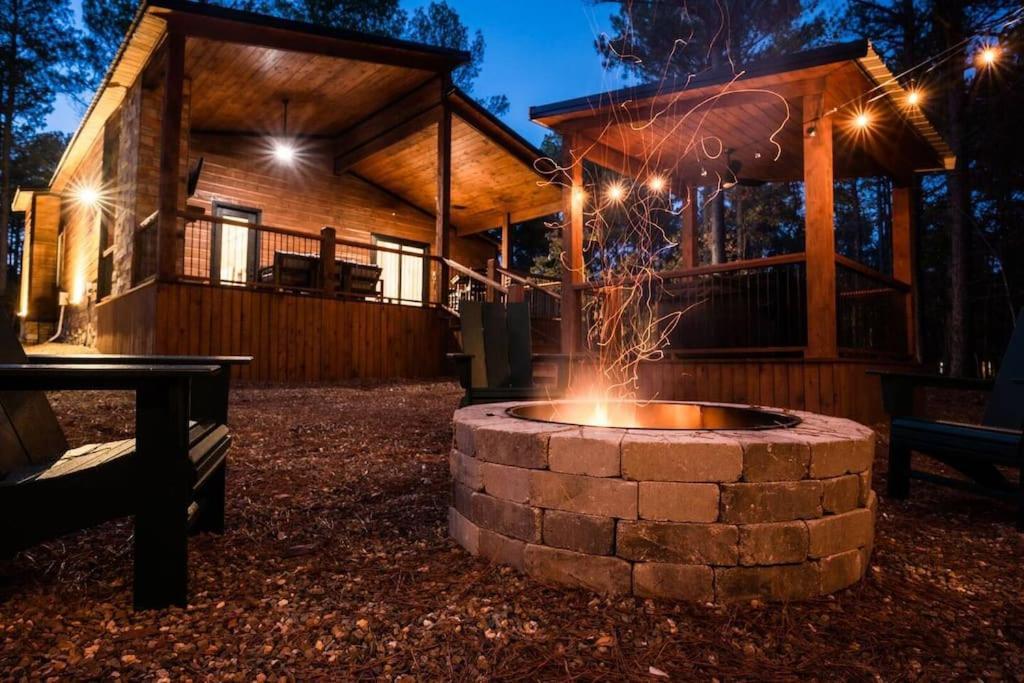 The Blaylock Cabin, 2 King, Hot Tub, Pet Friendly! Broken Bow Esterno foto
